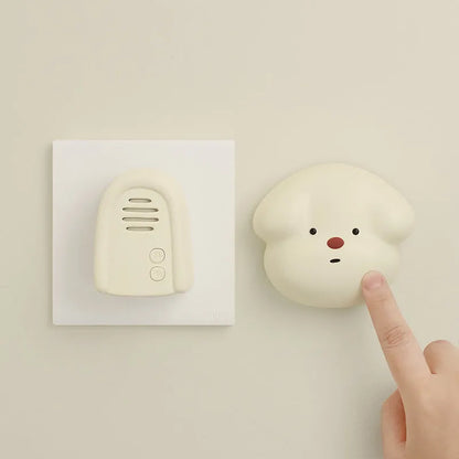 Wireless plug-in doorbell with self-generating beeper in milky yellow or white colour for household use