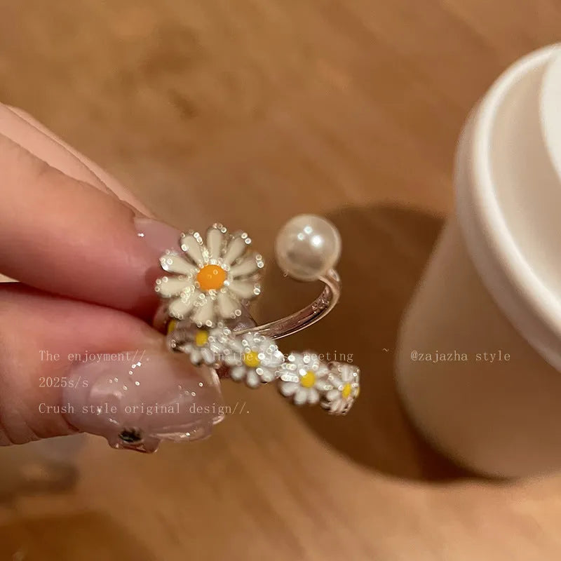 Women's copper opening ring with flower design, available in pearl or plain versions with silver finish
