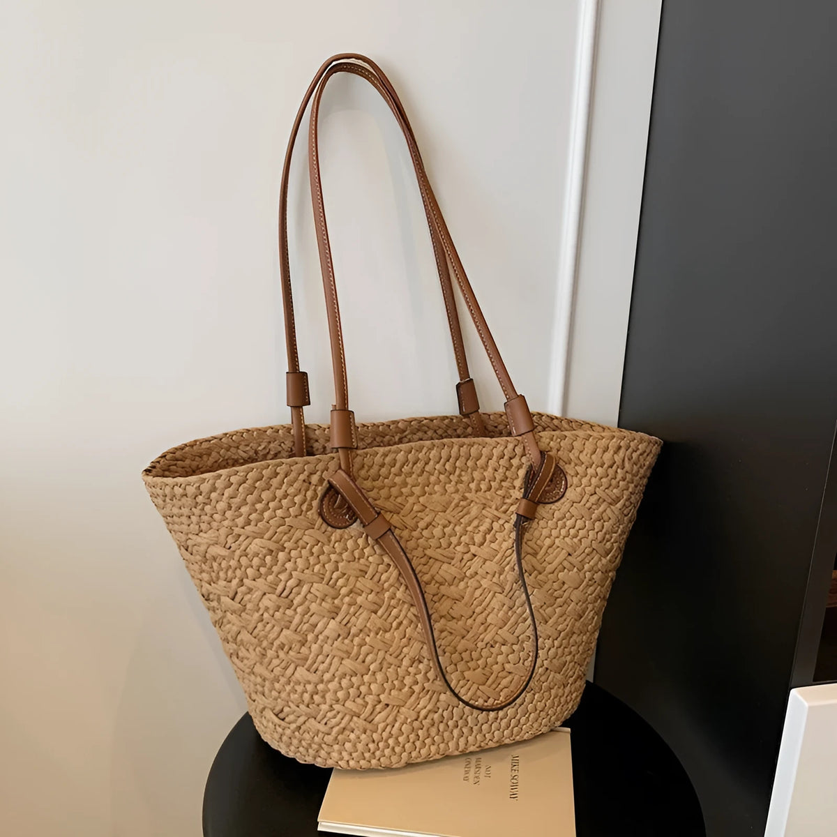 Large capacity woven shoulder bag in retro style with dual carrying options