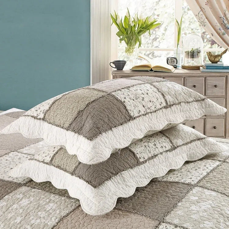 Pure cotton quilted three-piece bedding set showing 230 × 250cm bedspread and 50 × 70cm pillowcases with 68*64 fabric density