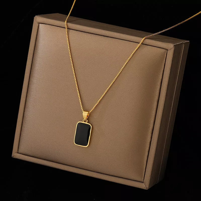 Rectangular pendant necklace in 18K gold with titanium steel chain