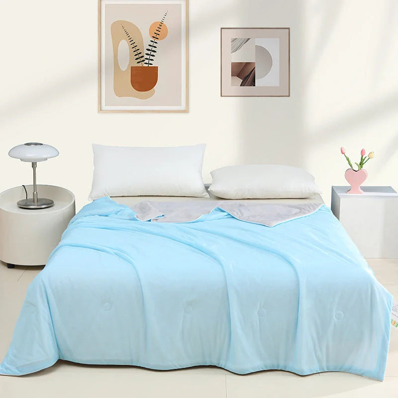 Ultra-soft, machine-washable cooling quilt made with breathable ice silk fabric for year-round comfort
