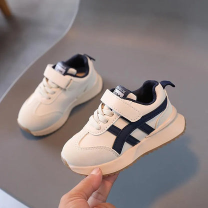 Children's white casual sneaker with Velcro strap and rubber sole
