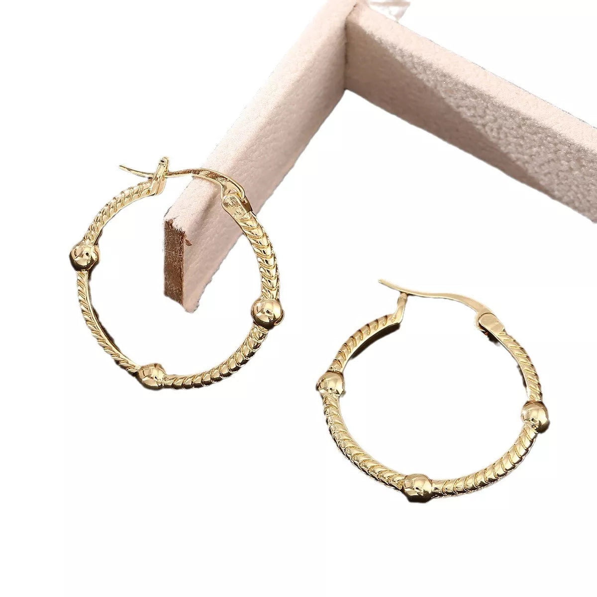 Retro geometric big ear rings in gold, silver, and rose gold with a 1.5-inch diameter