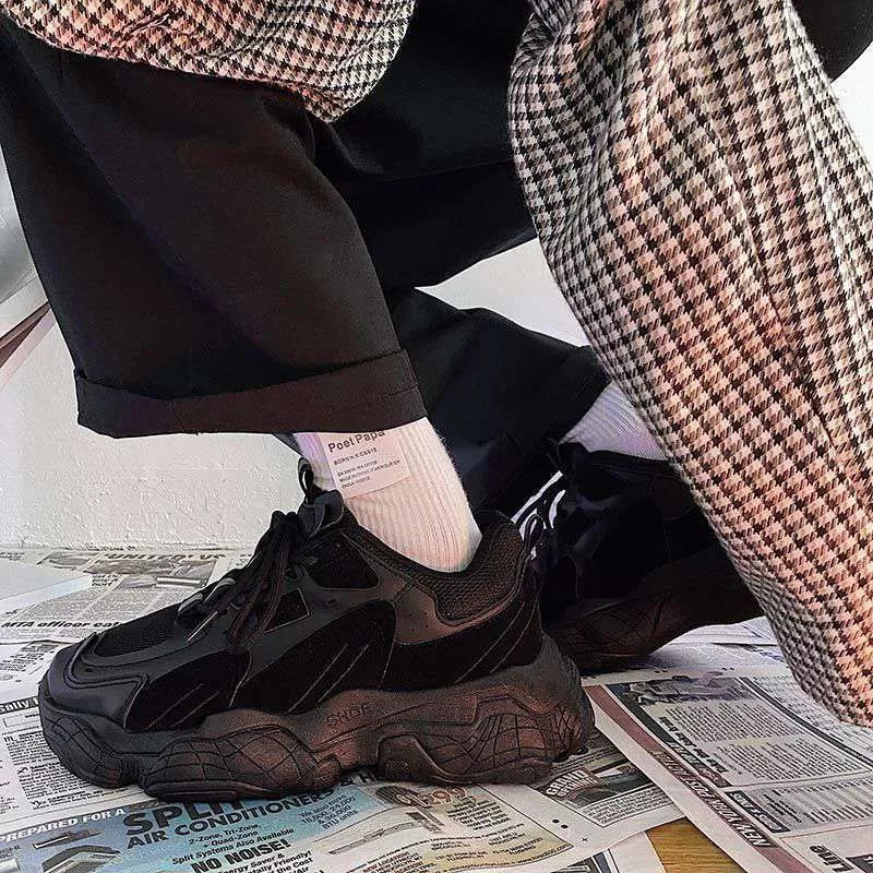 All-match Platform Running Sneakers in black with breathable PU upper and thick rubber sole