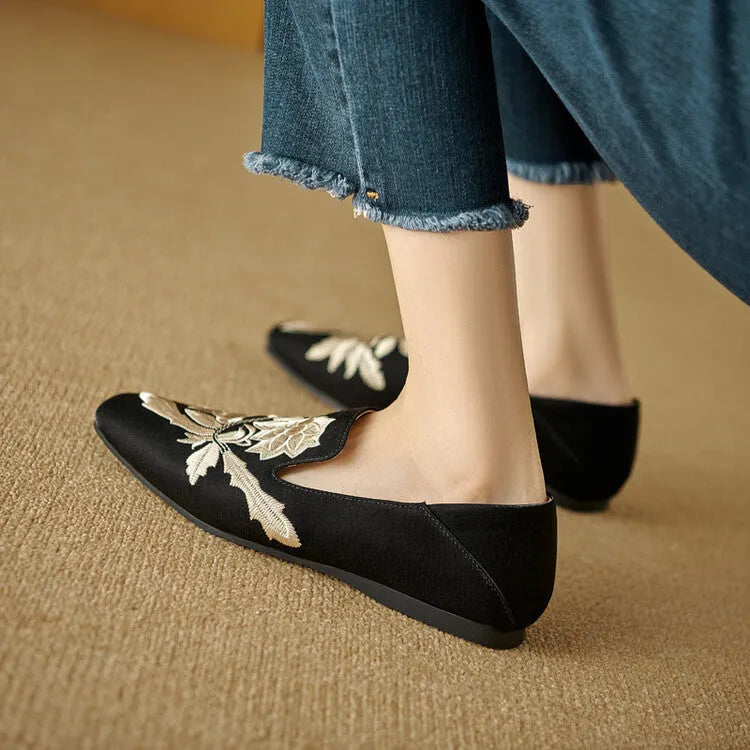 Women's black embroidery retro flat pumps with round toe and shallow-mouth design on a soft sole.