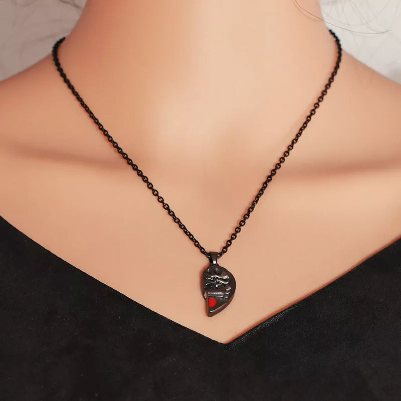 Punk Retro Skull Pendant Necklace with heart-shaped magnetic stitching in alloy