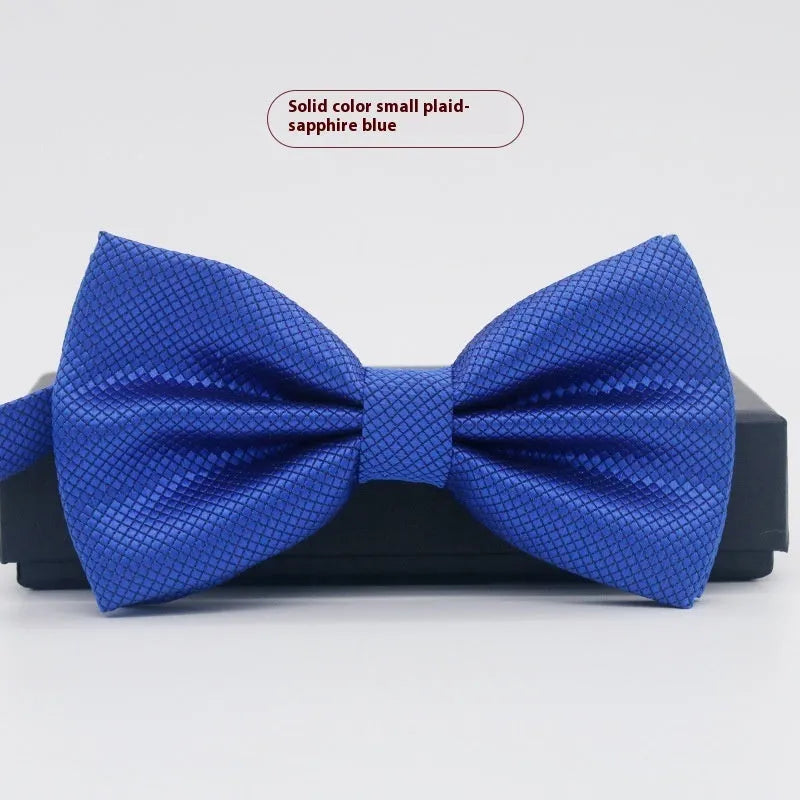 Flat-head self-tie bow tie in a wine red colour, showing its 12cm width and 6cm height dimensions.