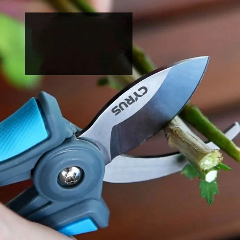 Bonsai pruning shears with 18cm stainless steel blades showing scimitar and straight knife designs