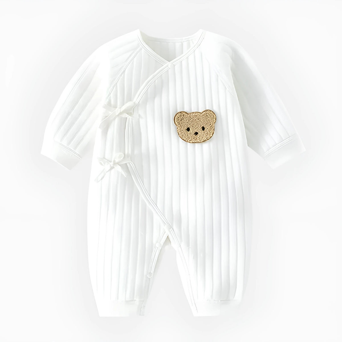 Cotton newborn jumpsuit with long sleeves, teddy bear jacquard strap, top fly lace closure, white or yellow