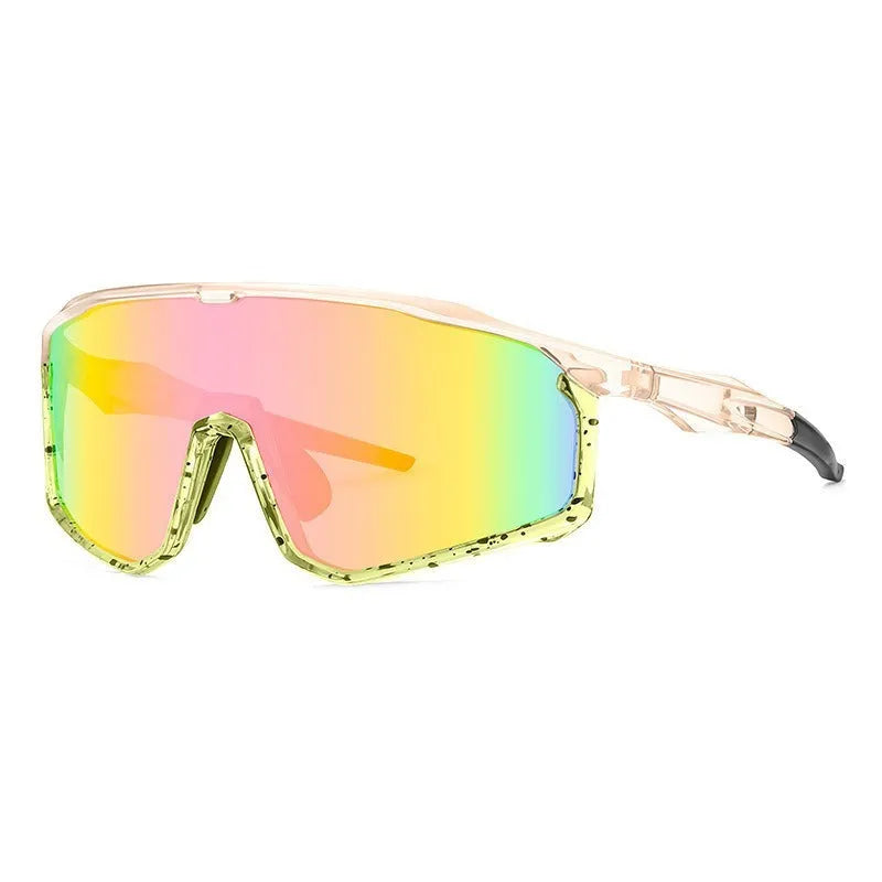 Mountaineering goggles with full-frame design and polycarbonate lenses for UV protection during outdoor activities