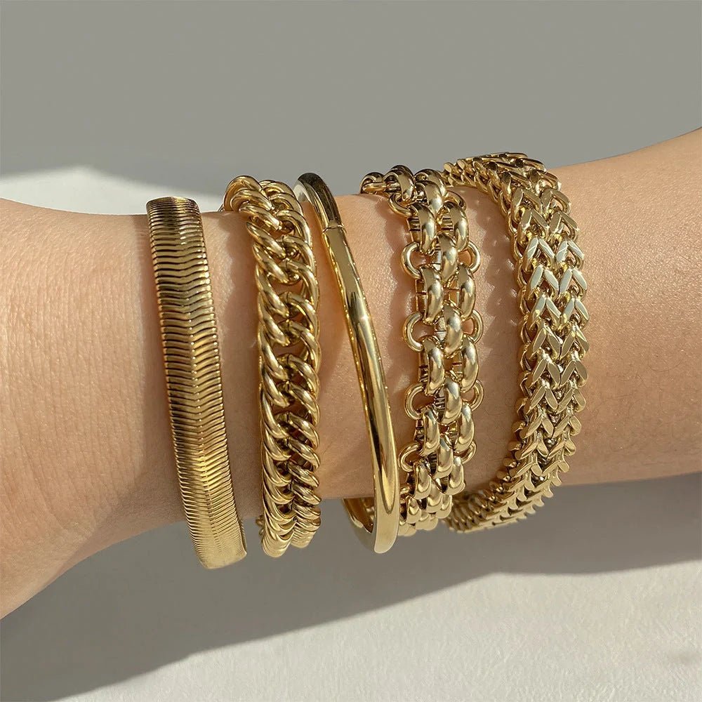 Elegant stainless steel electroplated women's bracelet with a simple design