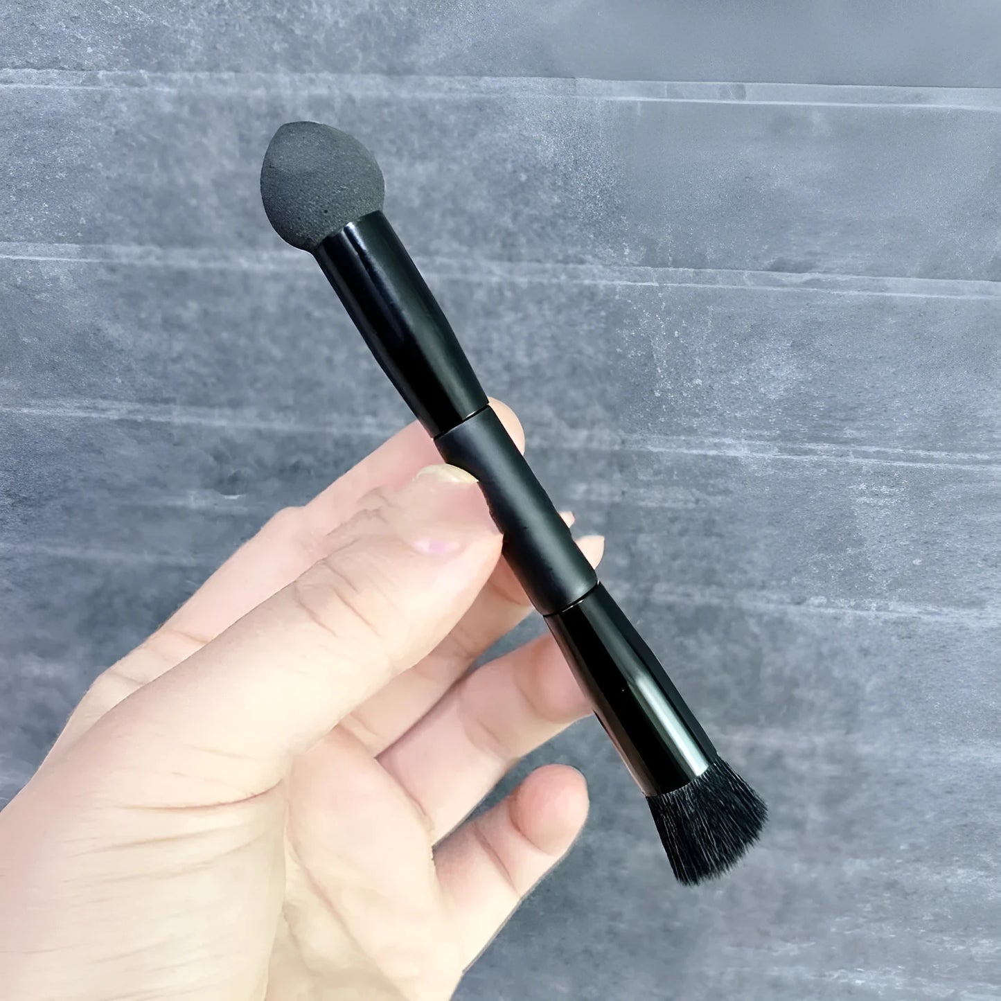 Black wooden handle concealer brush with sponge tip for dark circle coverage