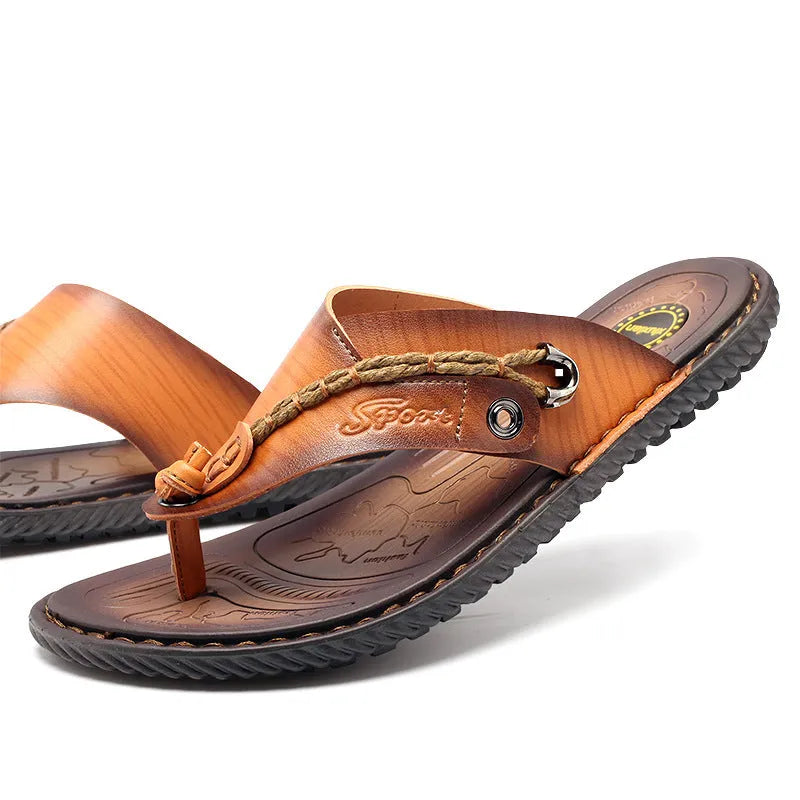 Men's casual slippers in four colours with a non-slip, wear-resistant sole and PU leather upper.