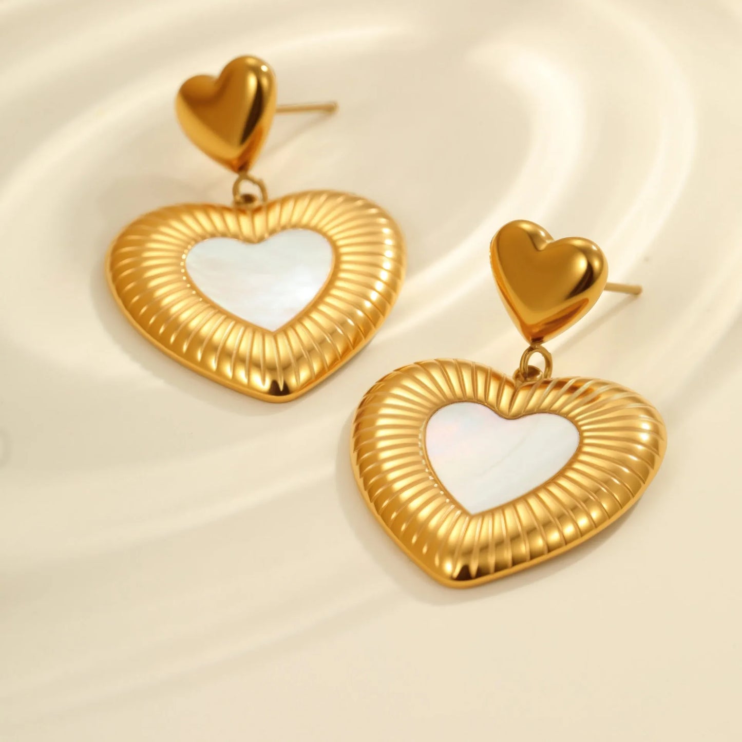 Gold-colour heart-shaped earrings with white fritillary design on stainless steel with electroplating