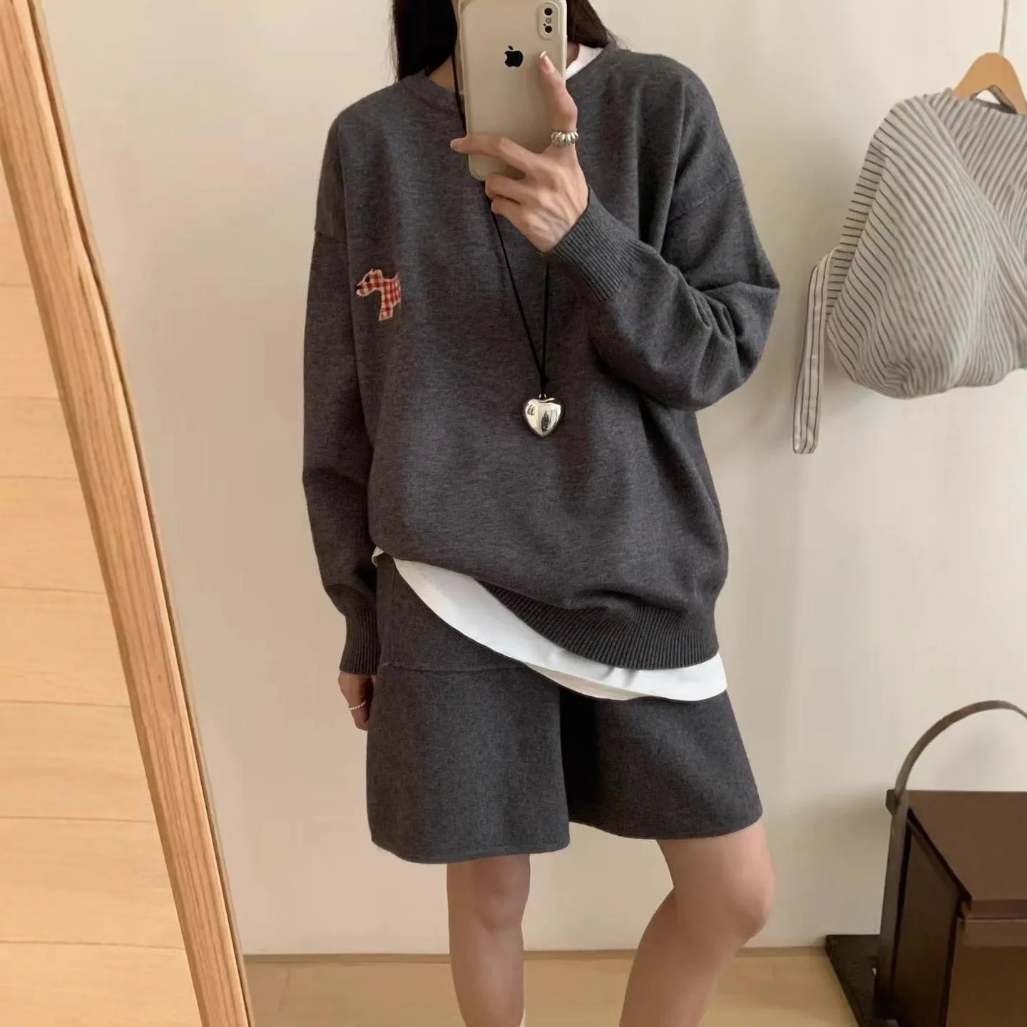 Women's knitted sweater shorts suit in imitation cashmere with animal pattern embroidery