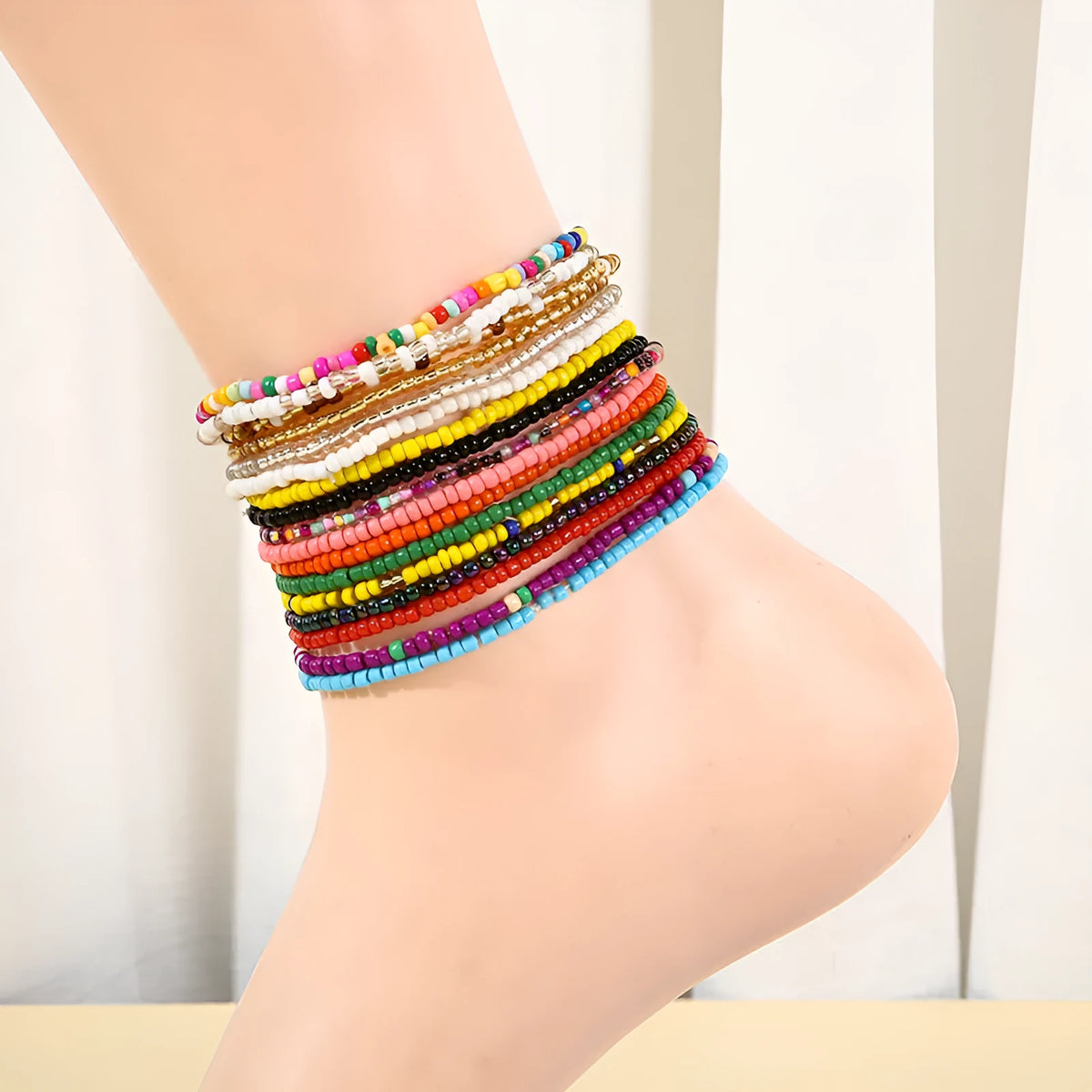 Handmade bohemian beaded bracelet set with 17 mixed material pieces in Set colour