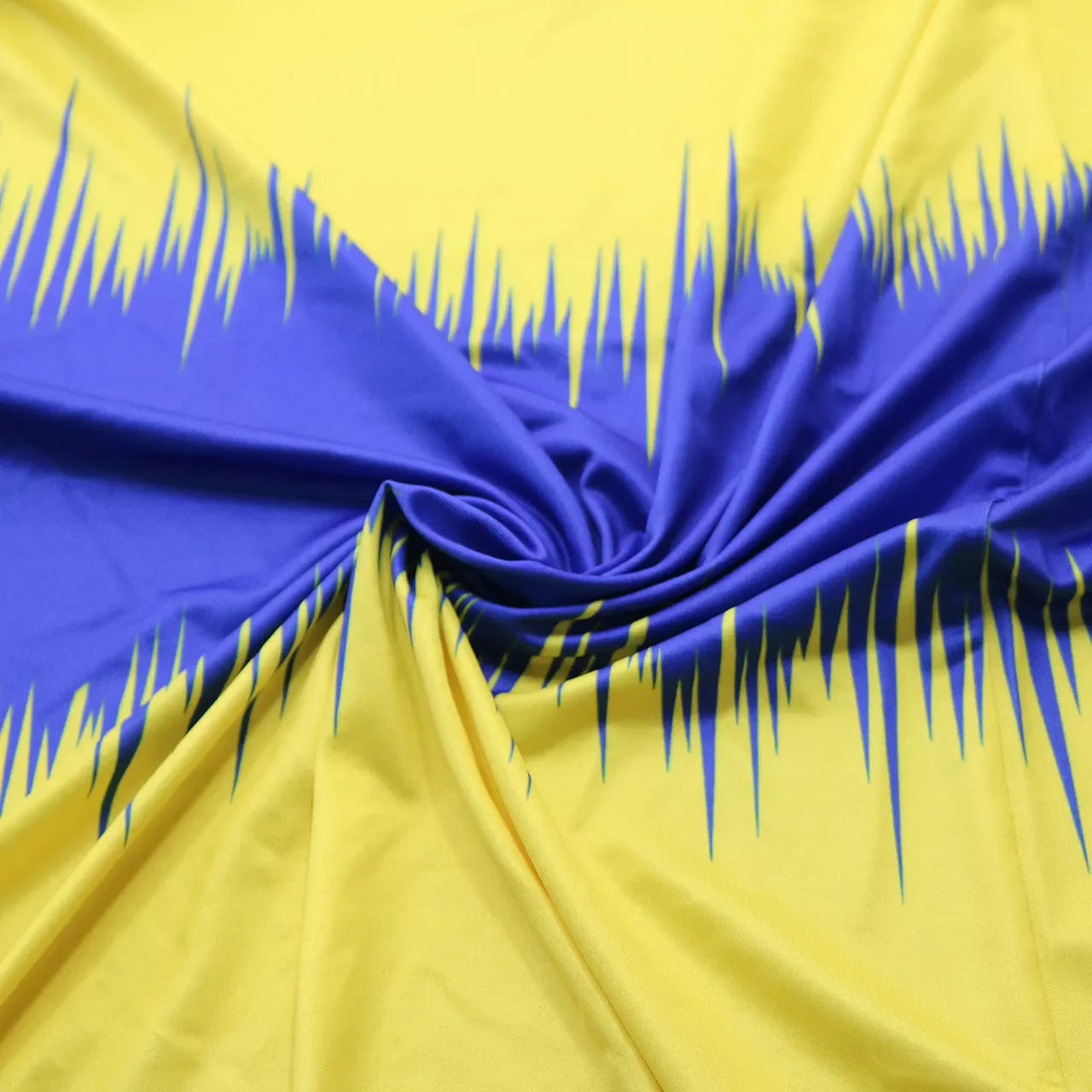 Print Split Triangle Bikini Three-piece Set in red and blue