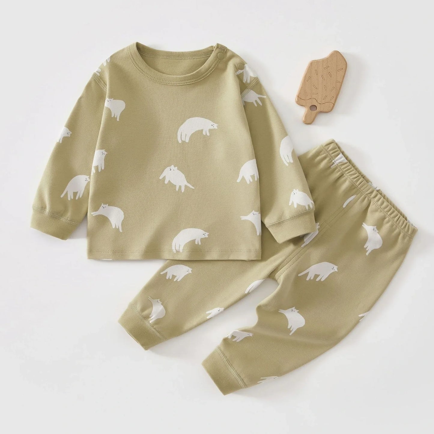 Baby wearing long-sleeved cotton pajamas with cartoon pattern, available in heights 66-120cm