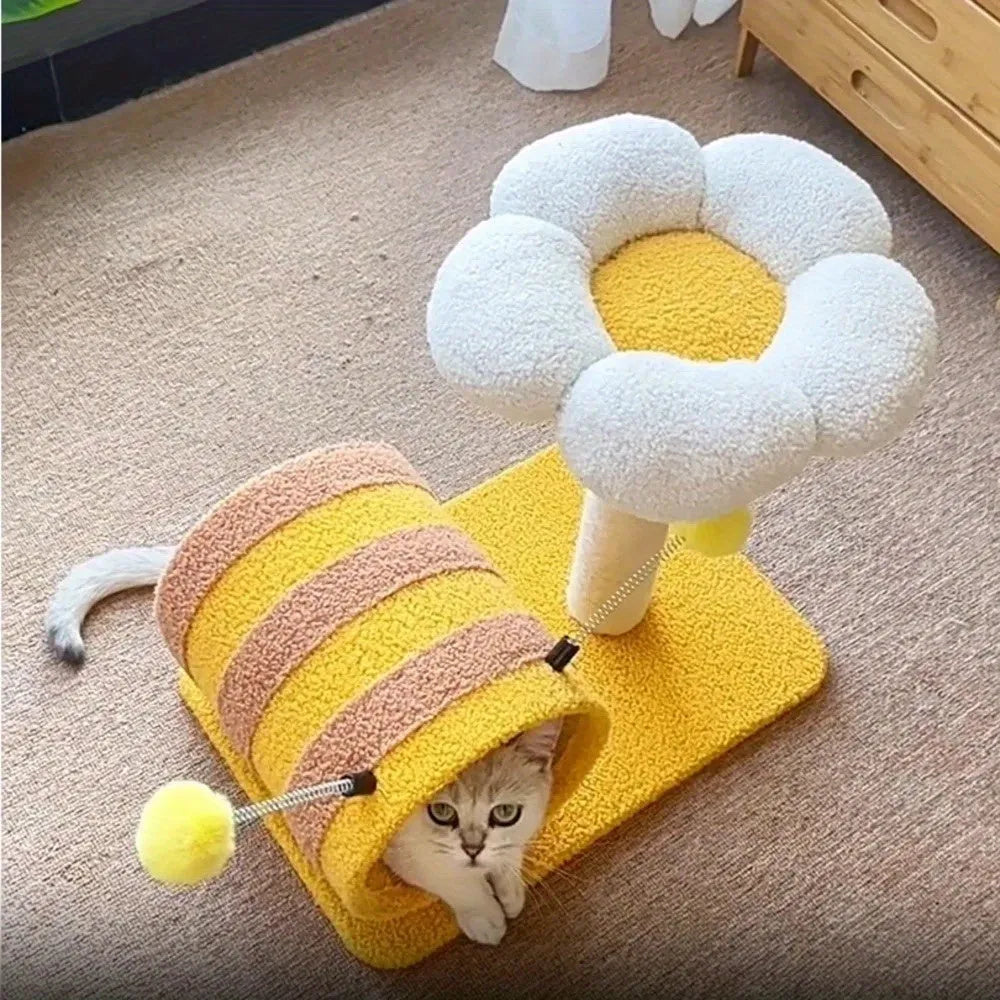 Yellow bee-themed cat climbing frame with sisal scratching board and integrated tunnel.