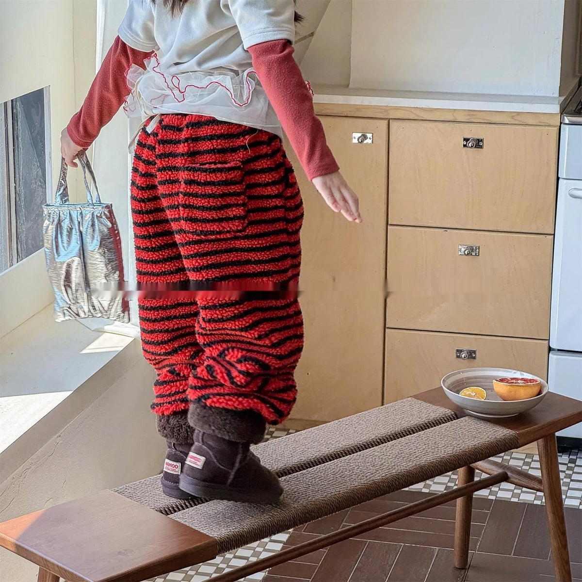 Children's fleece-lined harem trousers in beige blue stripes, unisex winter pants with elastic high waist, sizes 80cm to 130cm.