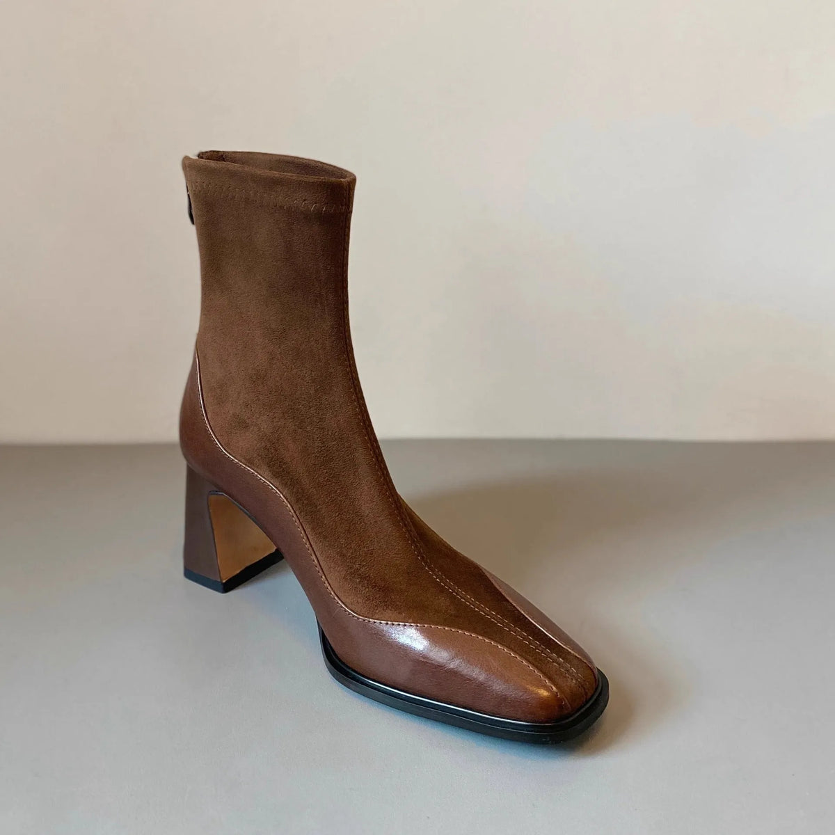 Women's retro suede short boots with chunky 6-8cm heel, square toe, back zipper, in brown or black