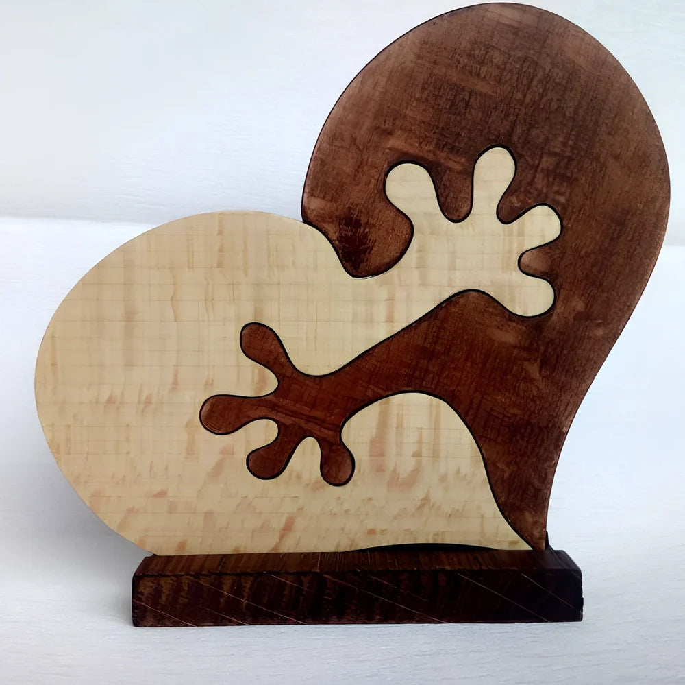 Engraved wooden geometric heart ornament, 10x13x2 cm, in colour A for desktop love decor