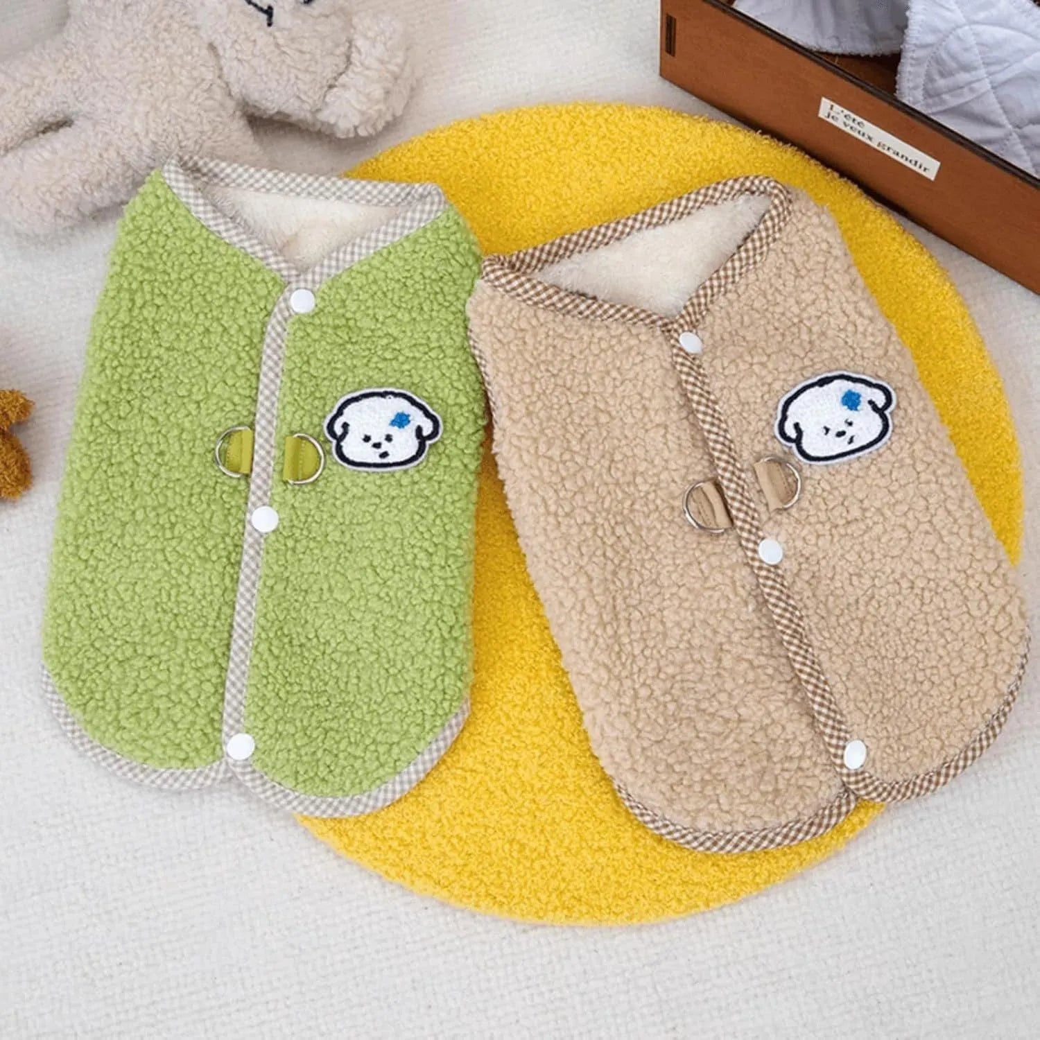Green dog sweatshirt vest with thickened coral fleece and leash ring for small pets
