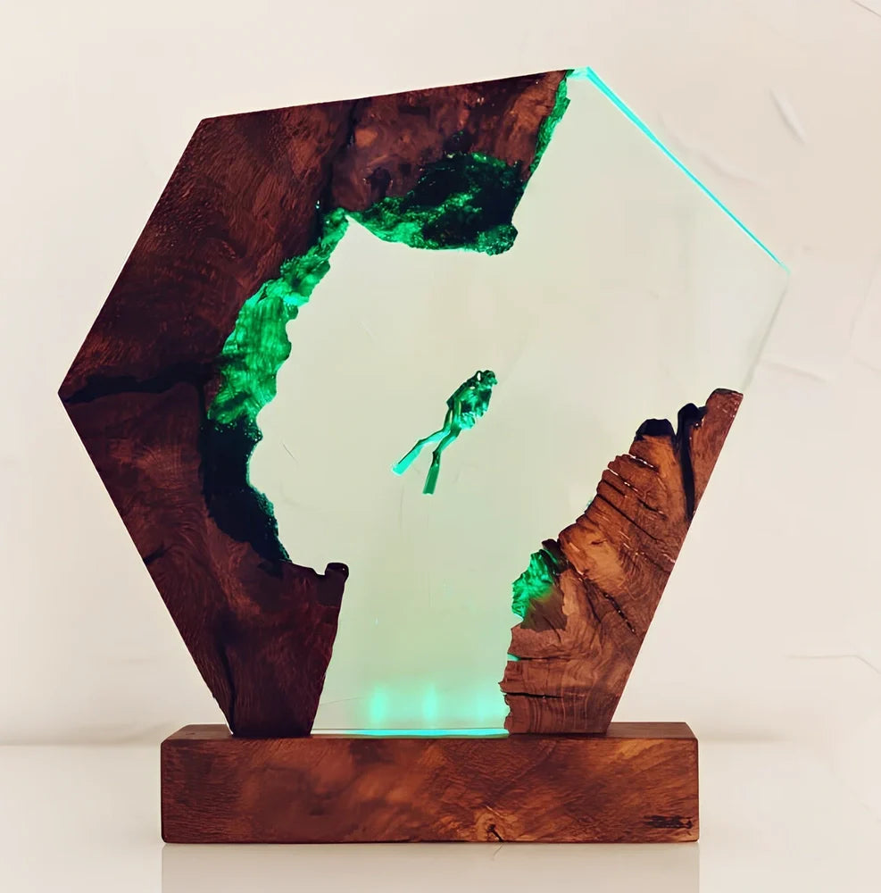 USB-powered luminous diver and humpback whale resin ornament measuring 13cm with transparent construction