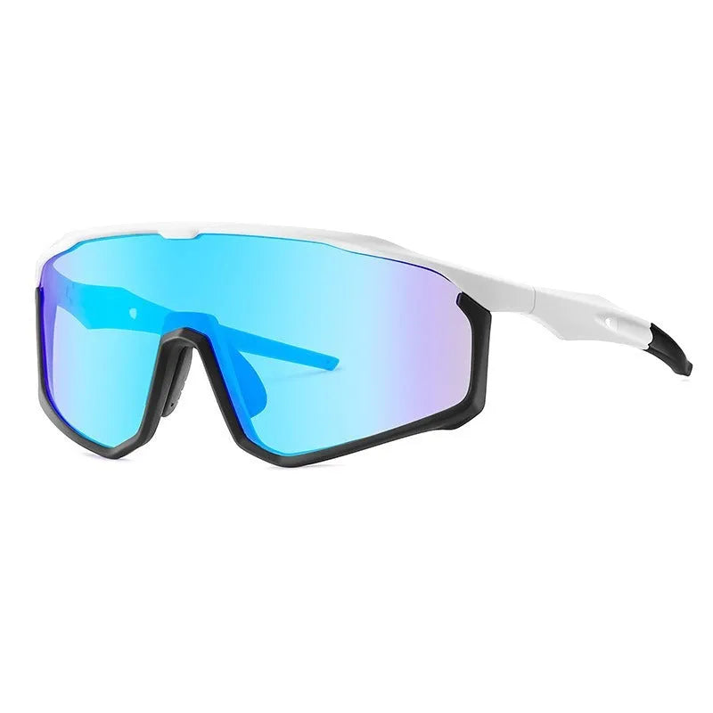 Mountaineering goggles with full-frame design and polycarbonate lenses for UV protection during outdoor activities