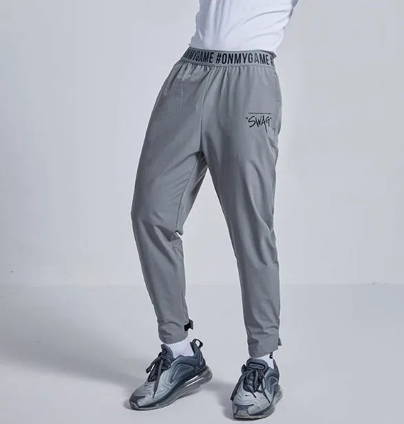 Women's loose sports cropped pants in grey with printed waistband for workouts and running activities