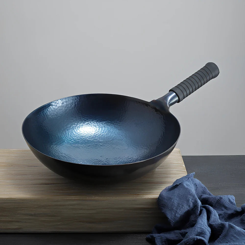 One-piece iron cooking pan with uncoated surface in hot forged silver white or roasted blue finish
