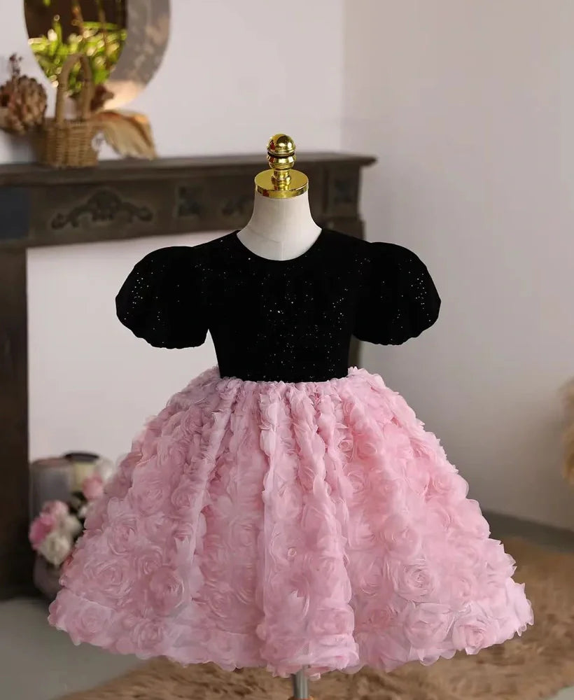 Piano performance dress in princess style with Bohemian elements, available in short and long sleeve versions