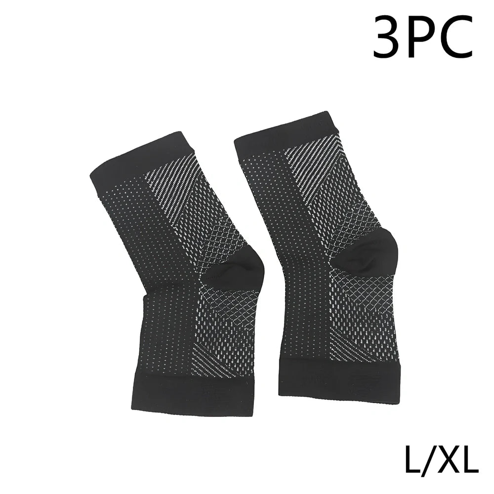 Invisible heel compression socks in black colour with absorbent insole design