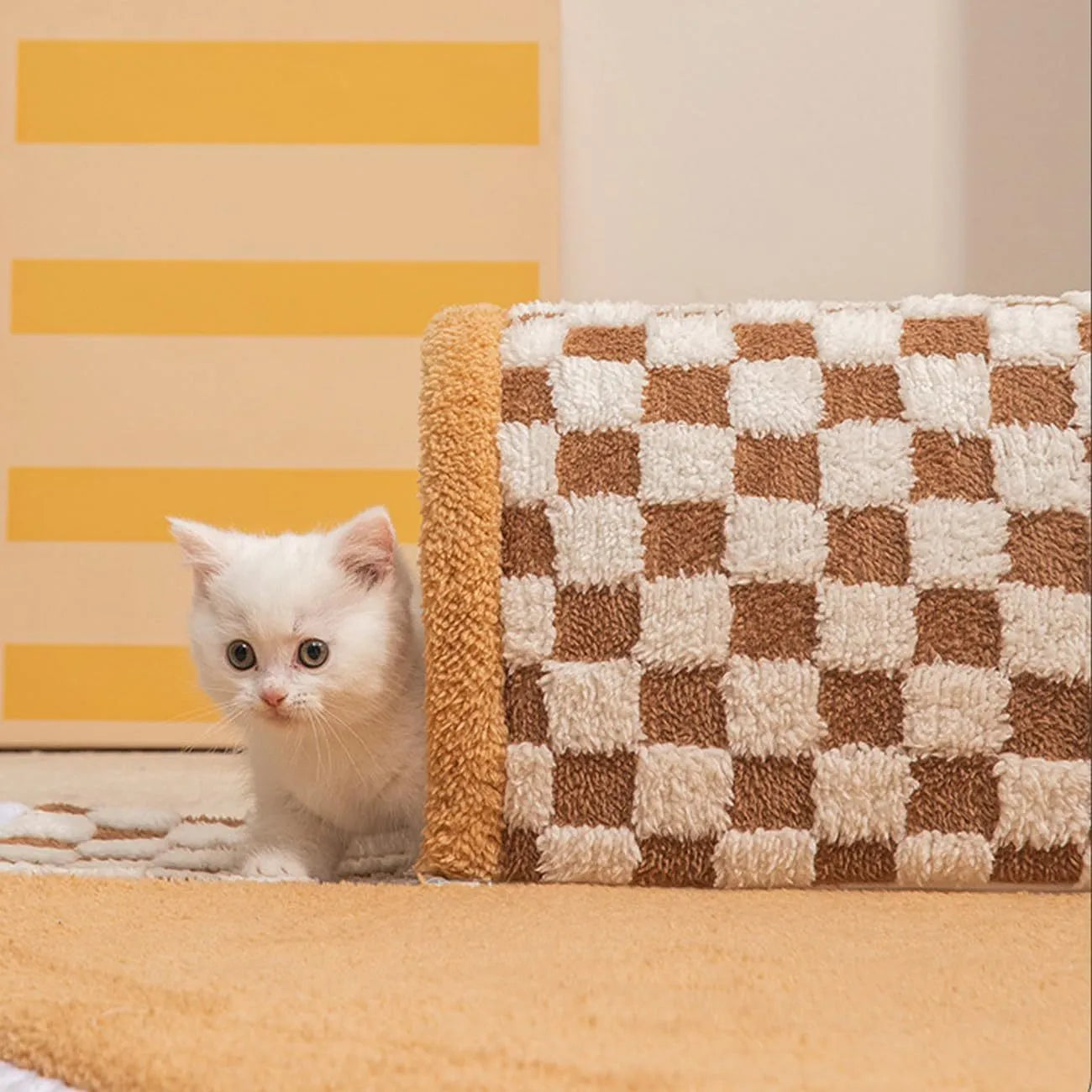 Fan-shaped plush pet bed with integrated tunnel in yellow colour, showing 80cm diameter and anti-slip bottom