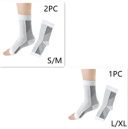 Invisible heel compression socks in black colour with absorbent insole design