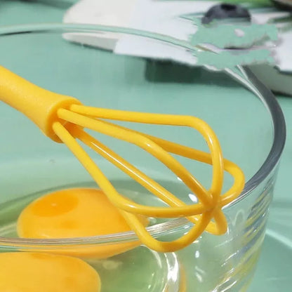 Mini manual eggbeater in green or yellow for efficient baking