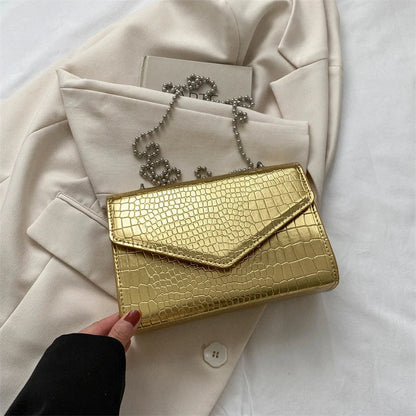 Chic crossbody handbag with elegant design and variety of color options
