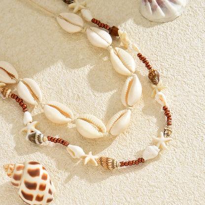 Bohemian shell necklace with geometric pendant for women in natural shell material