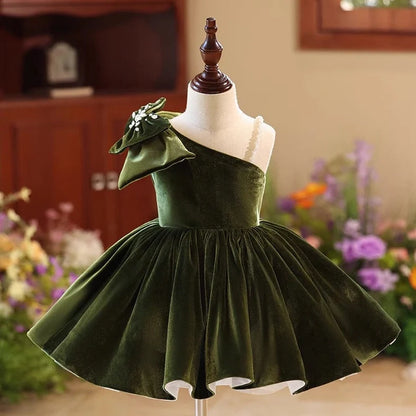 Green children's evening dress with light luxury design for formal occasions
