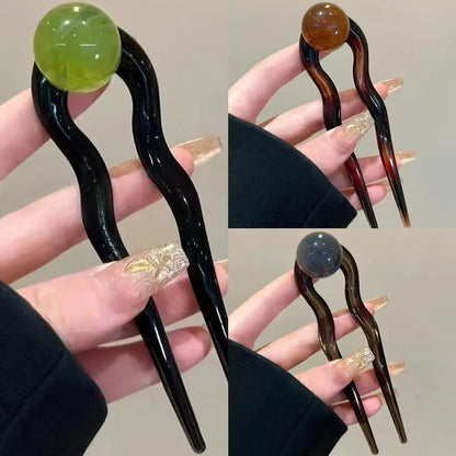 Acrylic U-shaped hair barrette with retro ball design in caramel colour