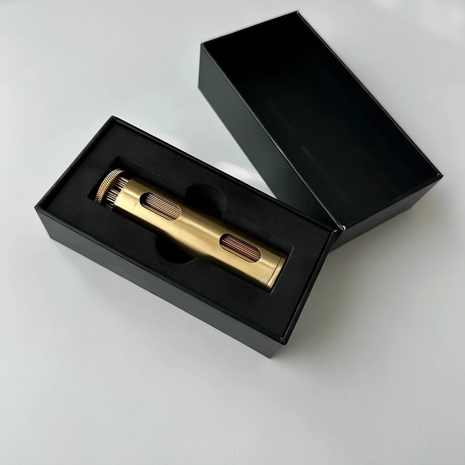 The Swifty Roll cigarette rolling device with round mechanism for 70mm cigarettes