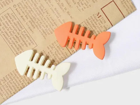 Minimalist fishbone pattern hair barrette in a candy colour with duckbill clip design.