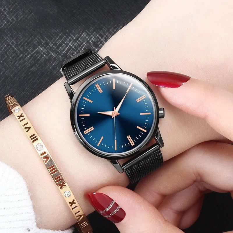 Luxury couple watch set with quartz movement, alloy case, glass mirror, metal mesh band, blue black white