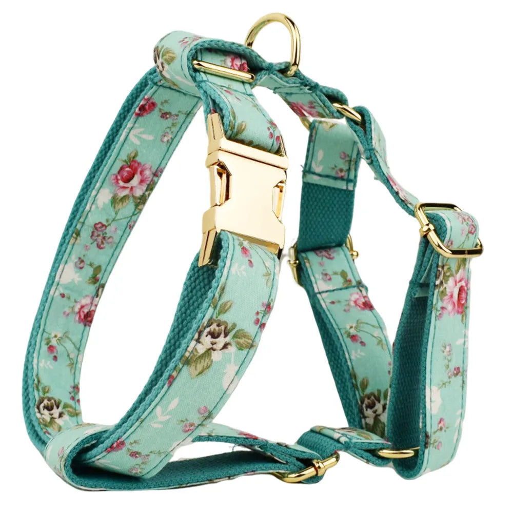 Fabric dog collar and leash set with detachable rose bow in green background
