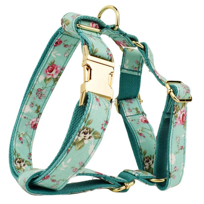 Fabric dog collar and leash set with detachable rose bow in green background