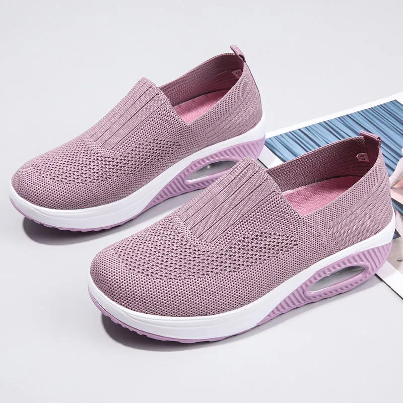 Women's beige mesh running shoes with round toe and air cushion midsole on a grey background.
