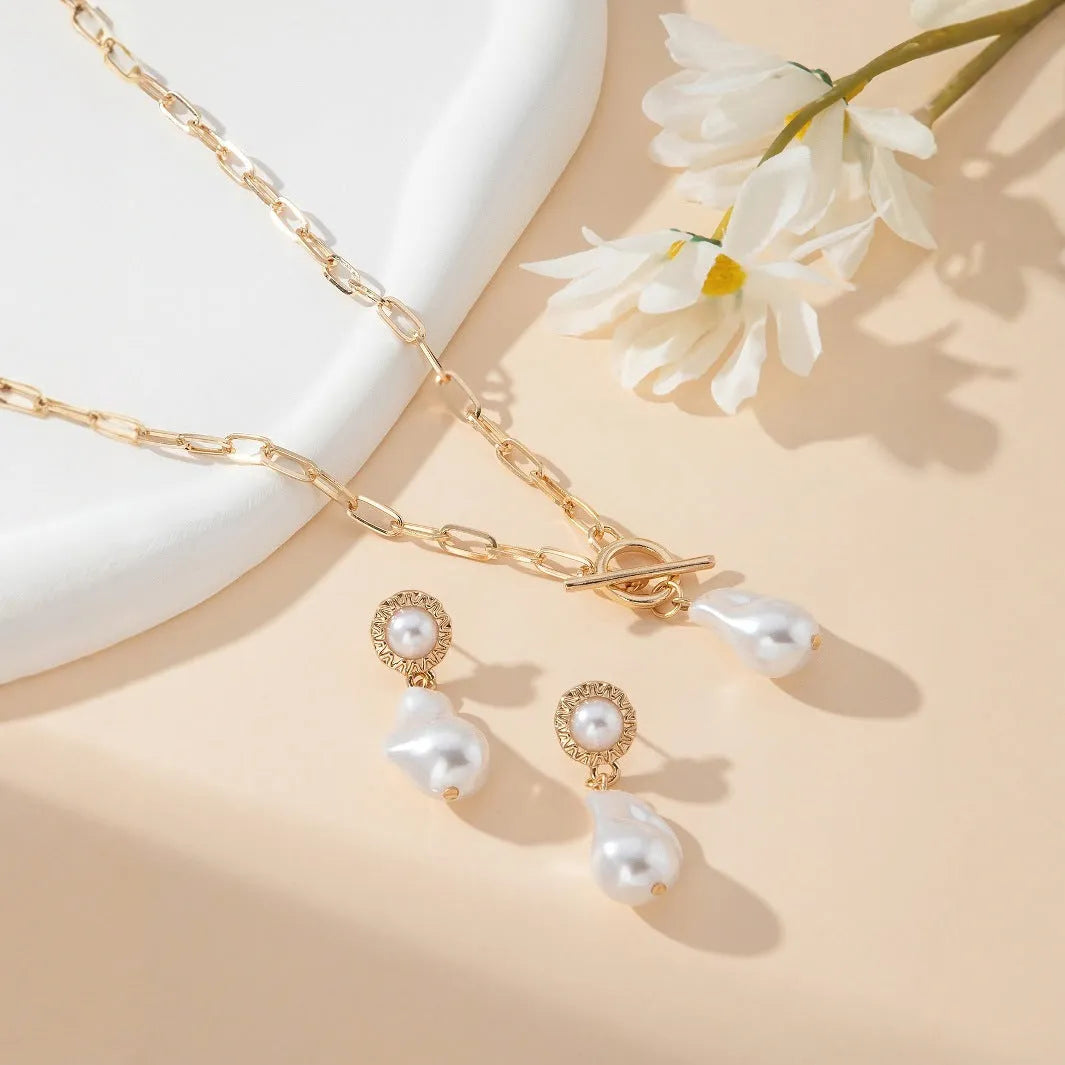 Gold-plated baroque pearl necklace and ear stud set for women with iron construction