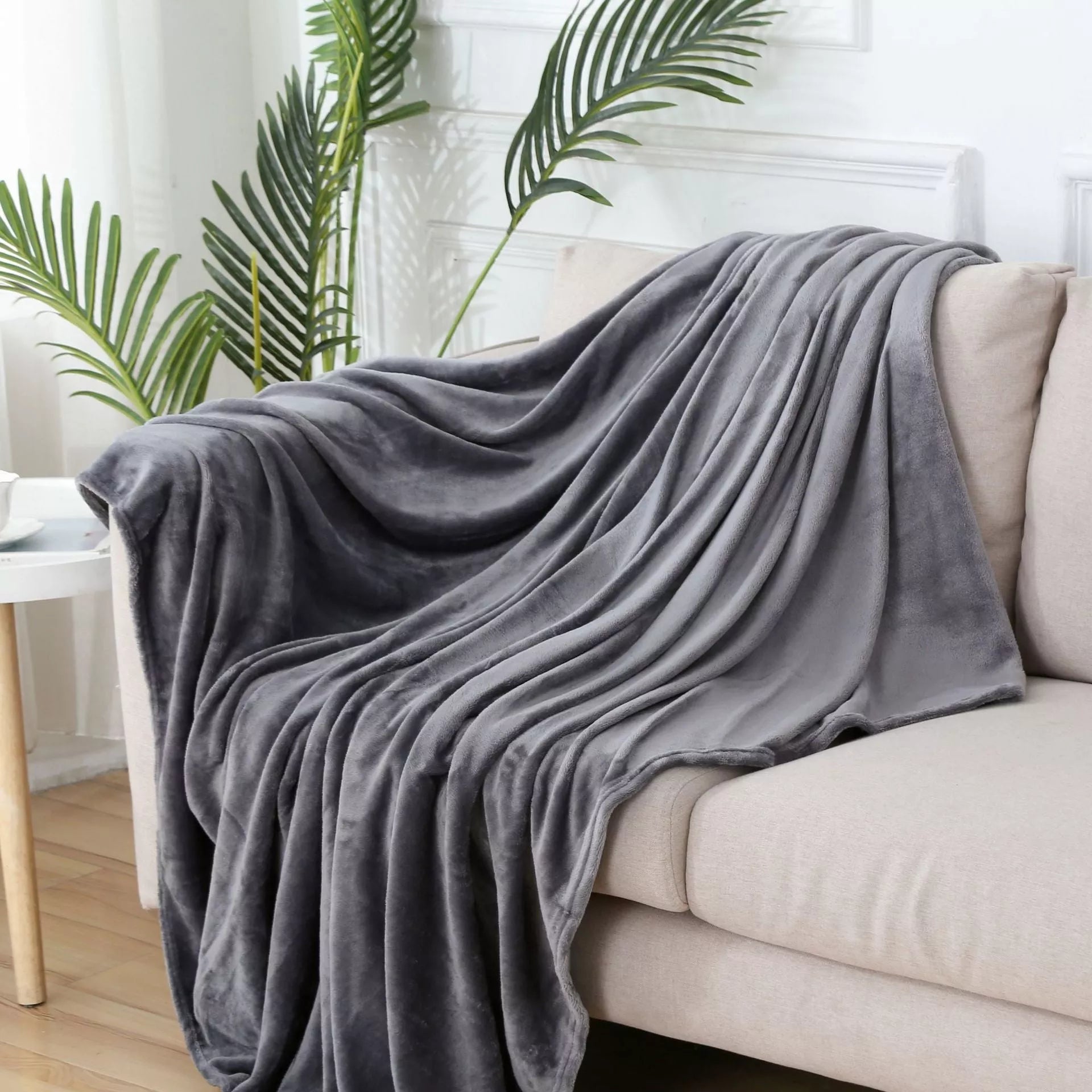 Solid color flannel blanket in various sizes and colors, made from durable polyester fiber
