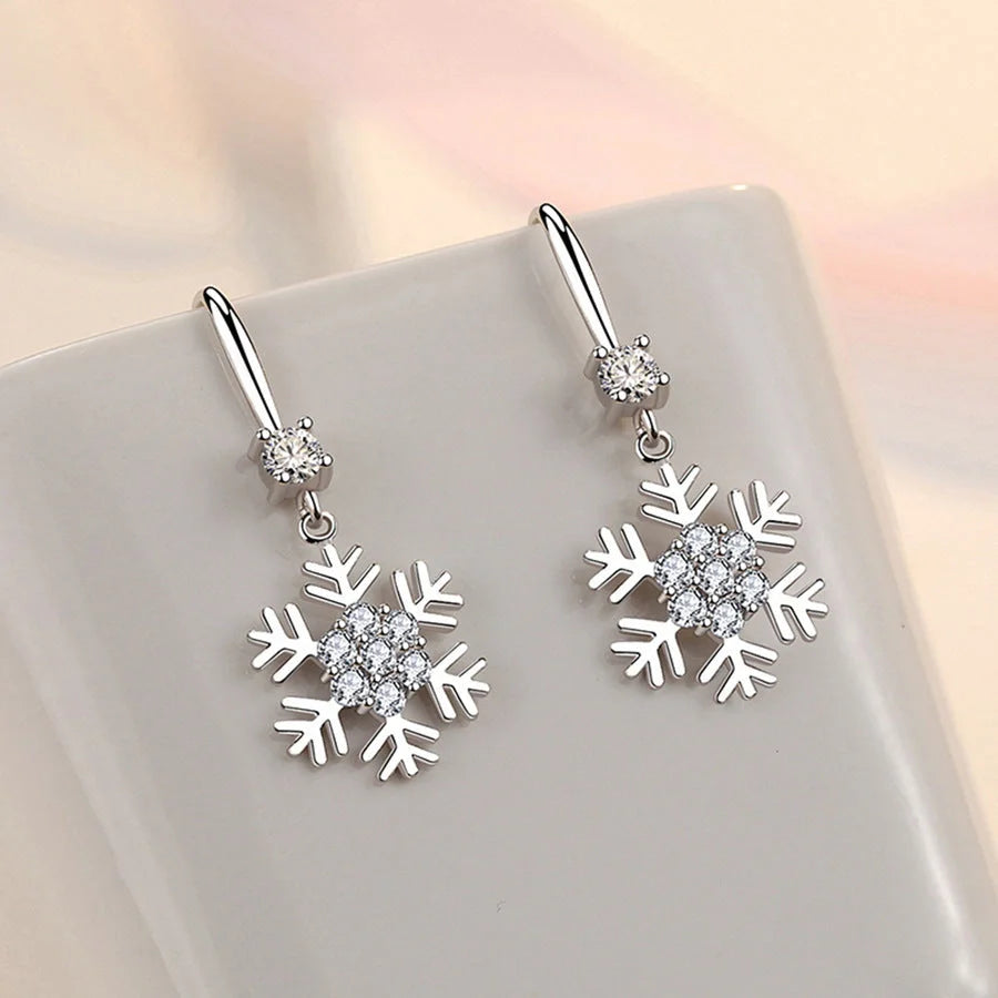 Elegant snowflake earrings with rhinestones, a personalized Christmas jewelry accessory for fashionable women